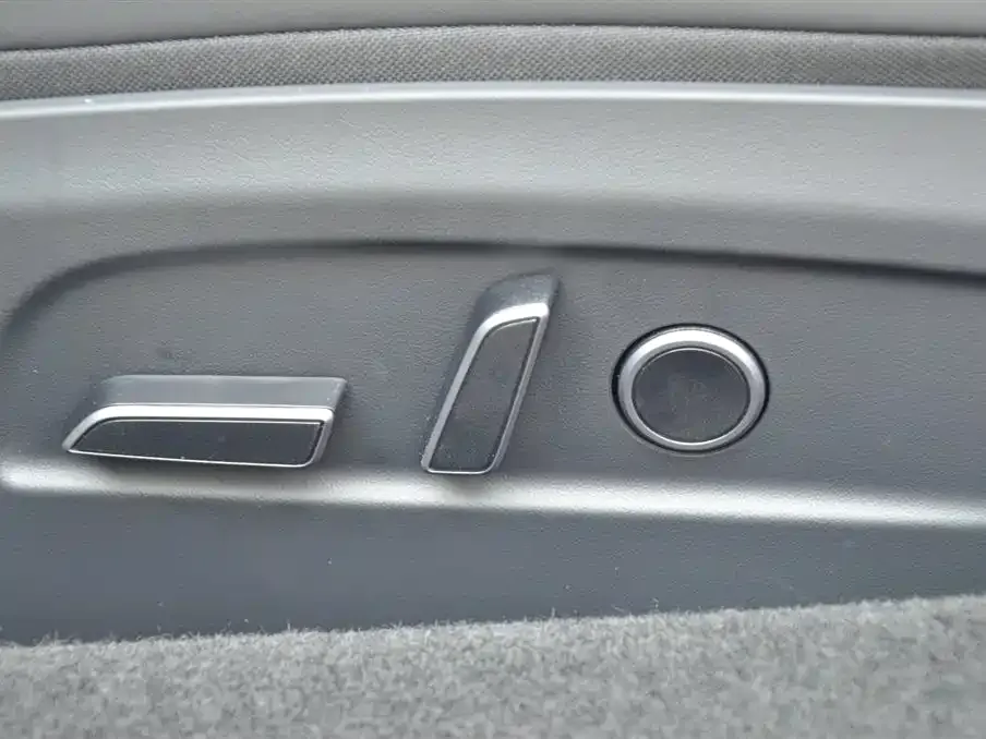 Tesla Model 3 — фото 10
