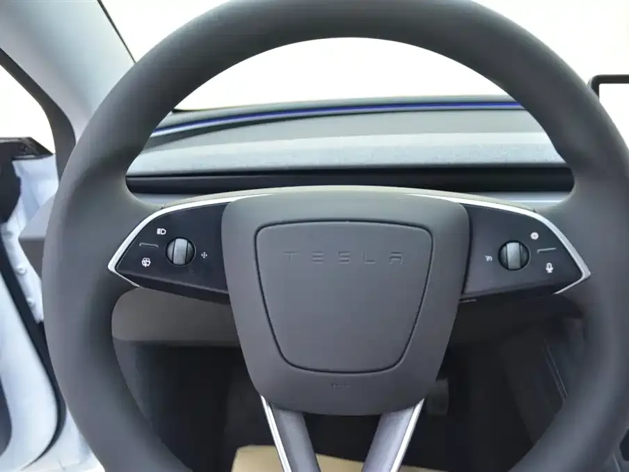 Tesla Model 3 — фото 4