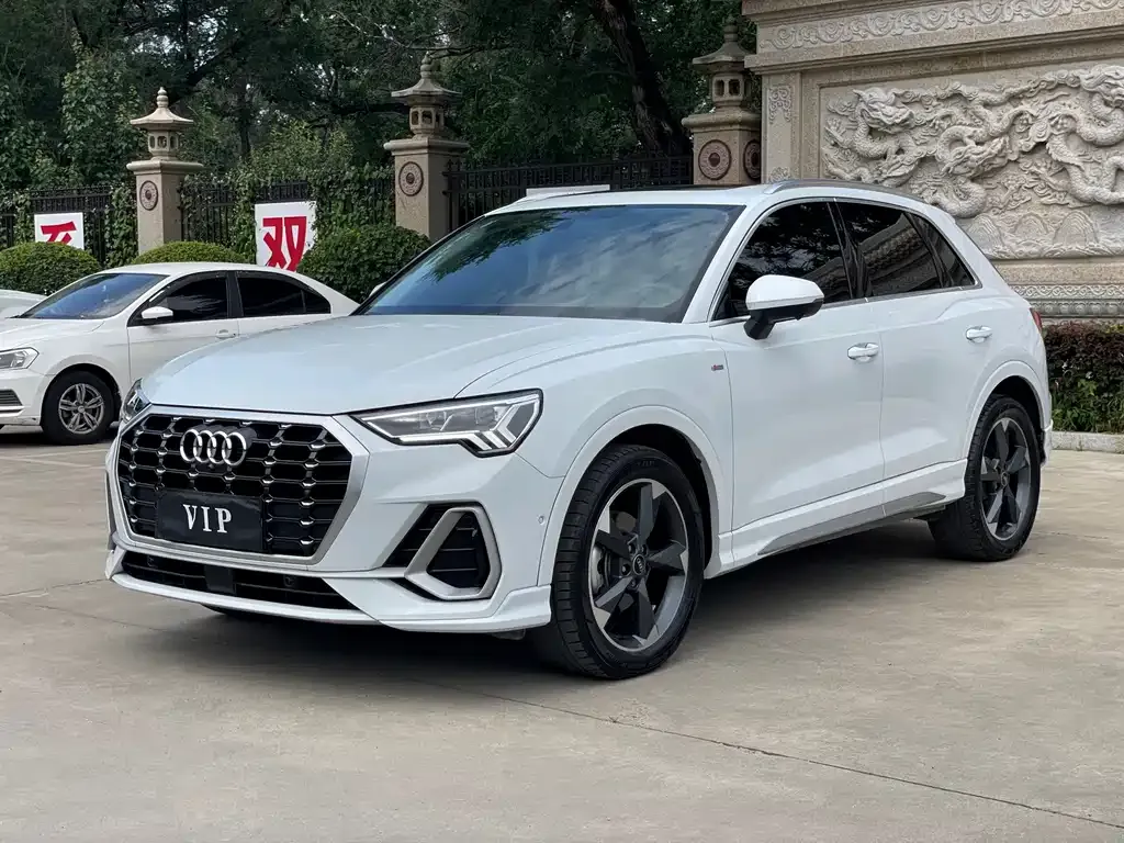 Audi Q3 — фото 1