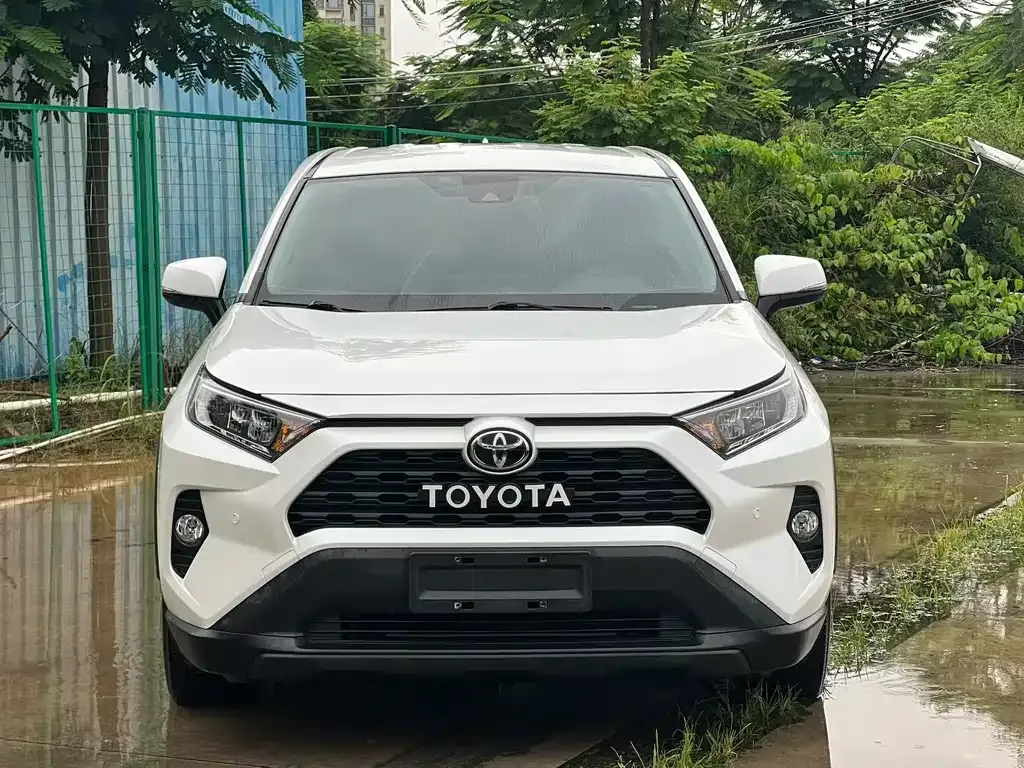 Toyota RAV4 — фото 7