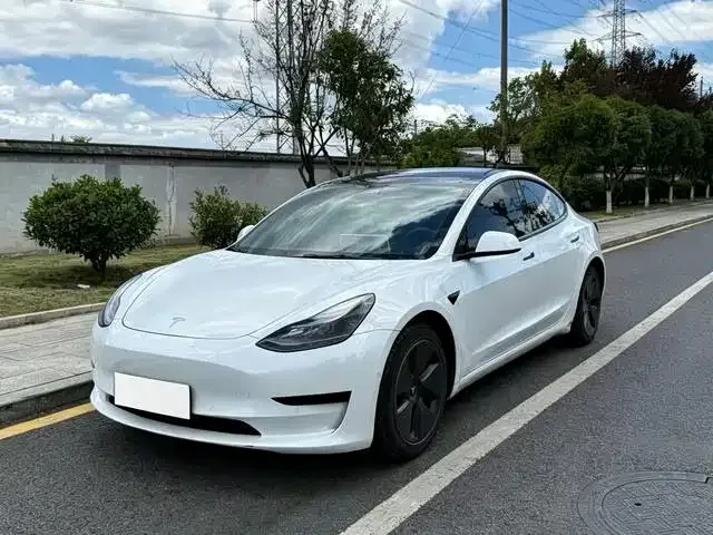 Tesla Model 3 — фото 1