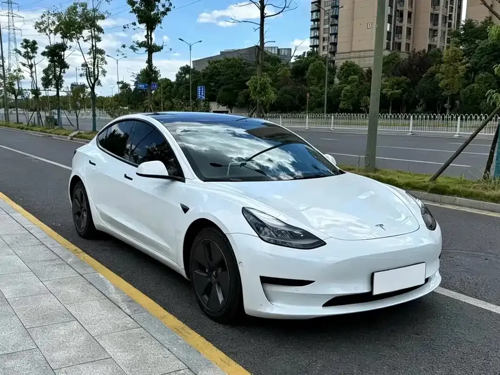 Tesla Model 3 — фото 5