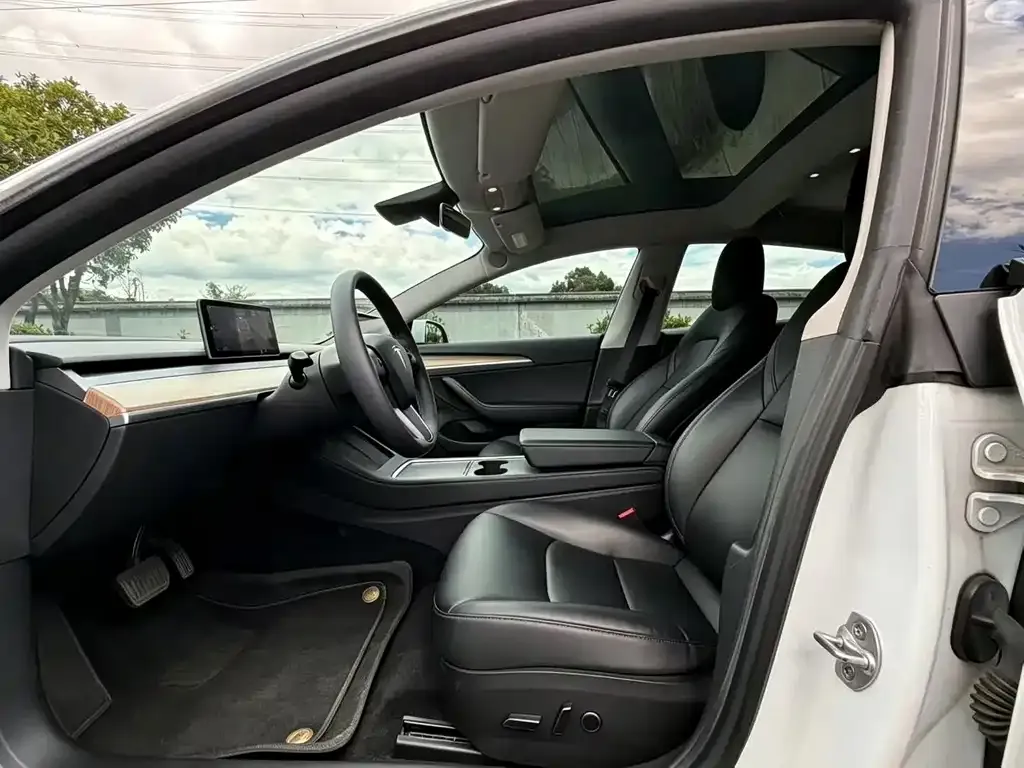 Tesla Model 3 — фото 3