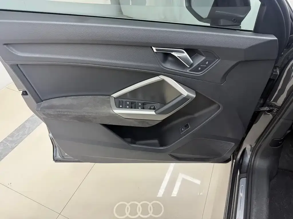 Audi Q3 — фото 5