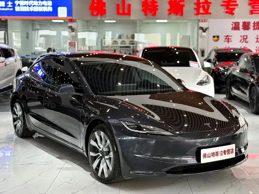 Tesla Model 3 — фото 1