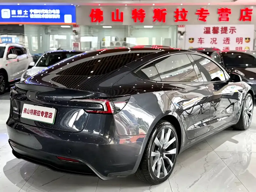 Tesla Model 3 — фото 4