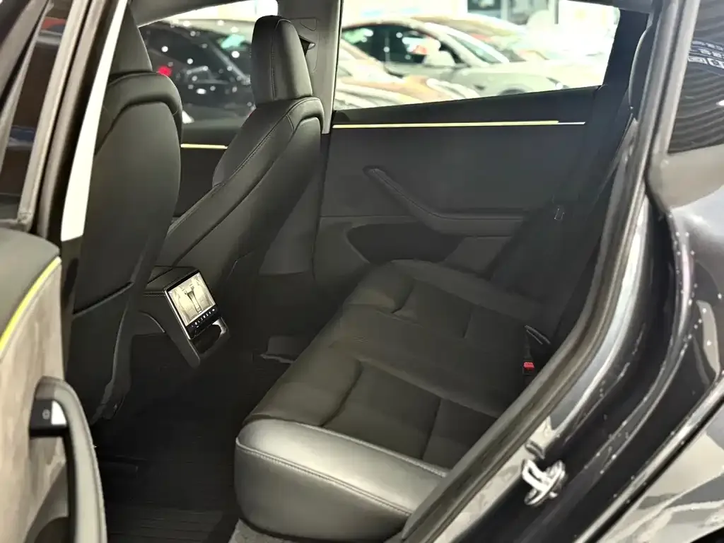Tesla Model 3 — фото 3