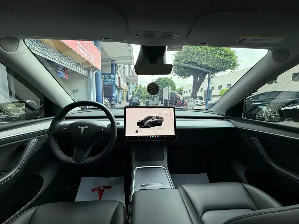 Tesla Model Y — фото 7