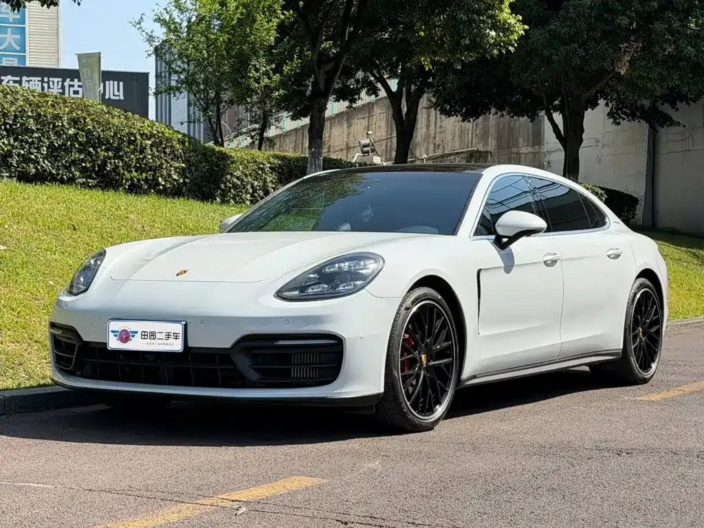 Porsche Panamera — фото 1