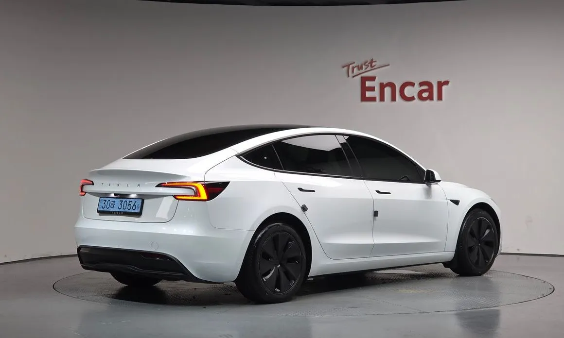 Tesla Model 3 — фото 3
