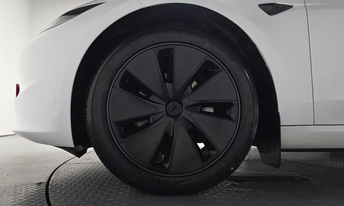 Tesla Model 3 — фото 4