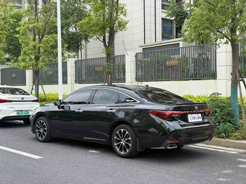Toyota Avalon — фото 10