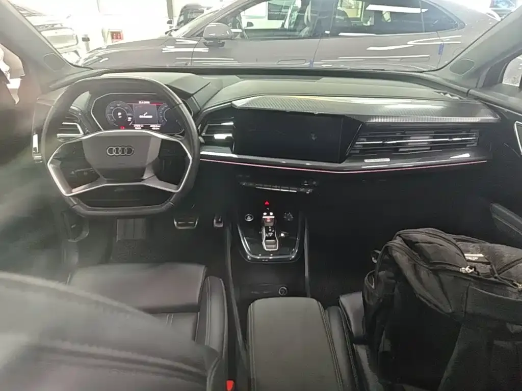 Audi Q4 e-tron — фото 6