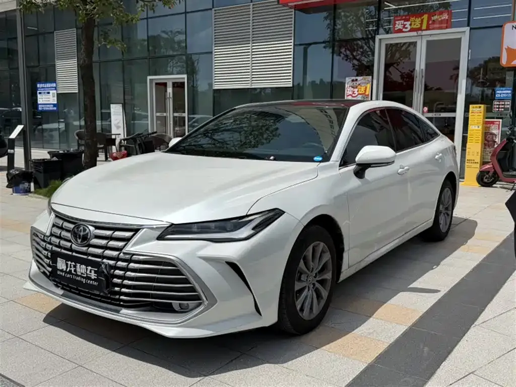 Toyota Avalon — фото 1