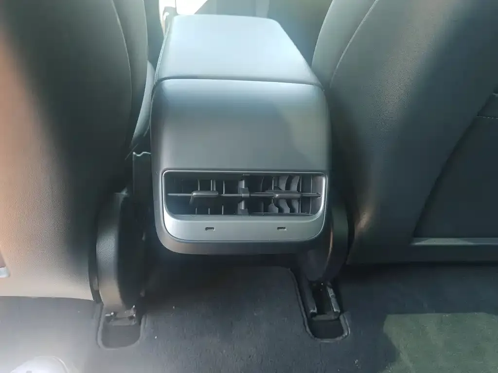 Tesla Model 3 — фото 10