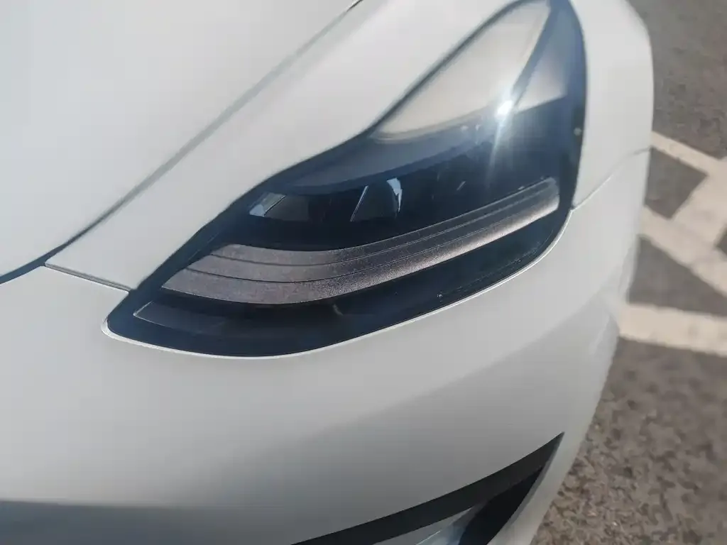 Tesla Model 3 — фото 2