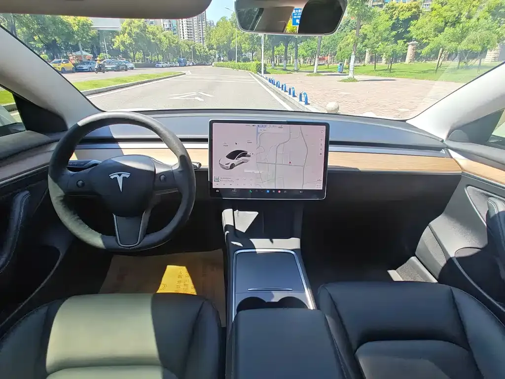 Tesla Model 3 — фото 5