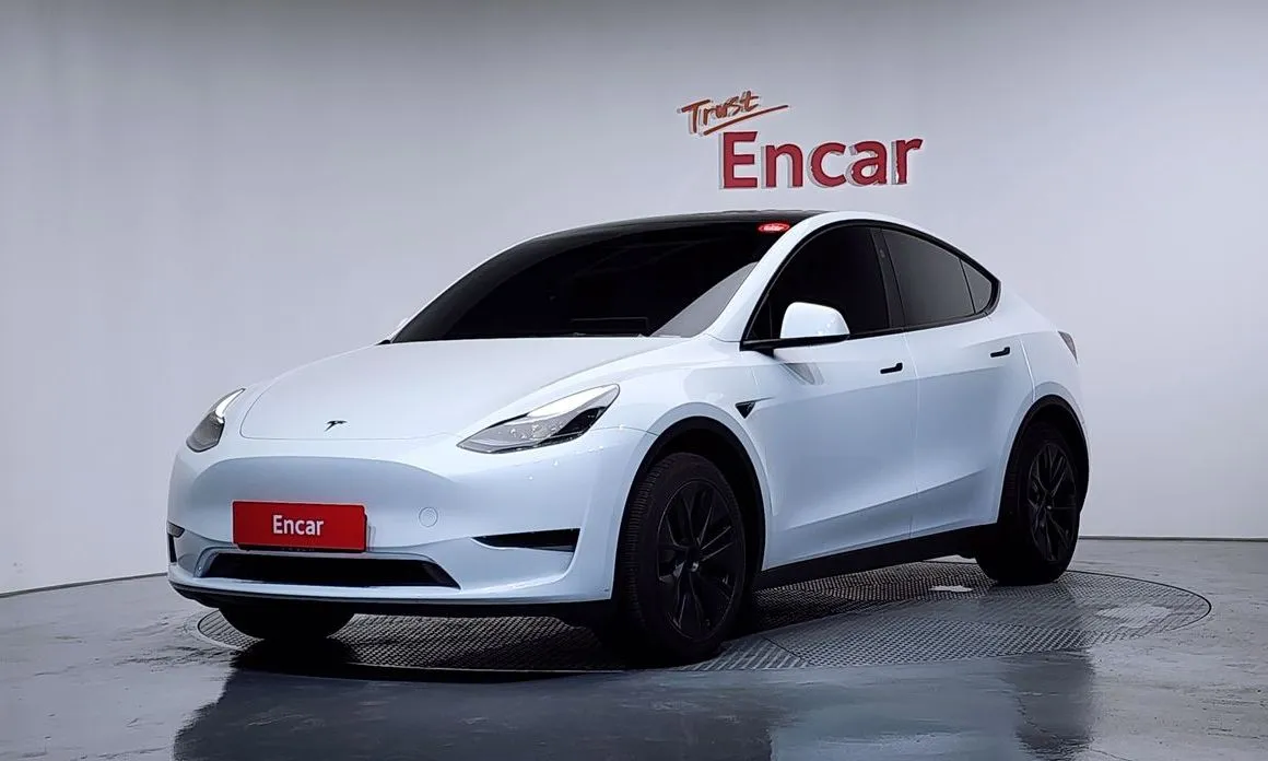 Tesla Model Y — фото 1