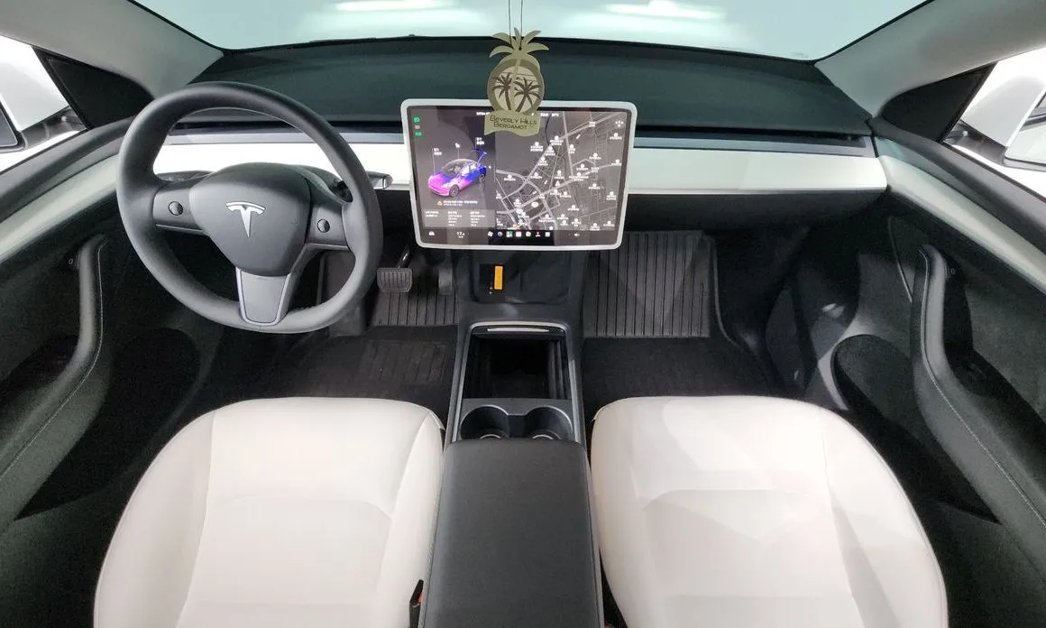 Tesla Model Y — фото 3