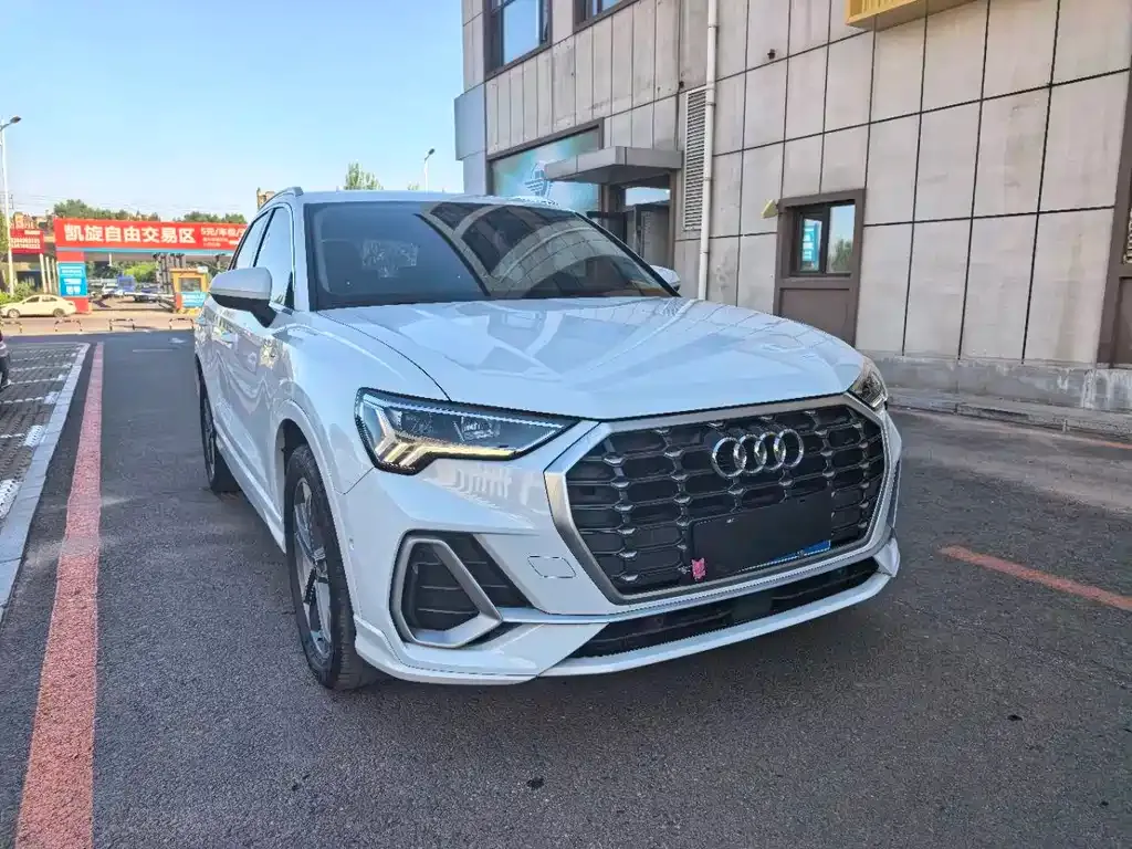 Audi Q3 — фото 1