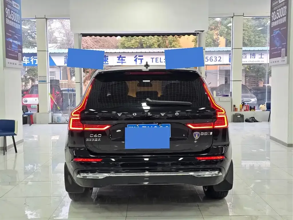 Volvo XC60 — фото 10