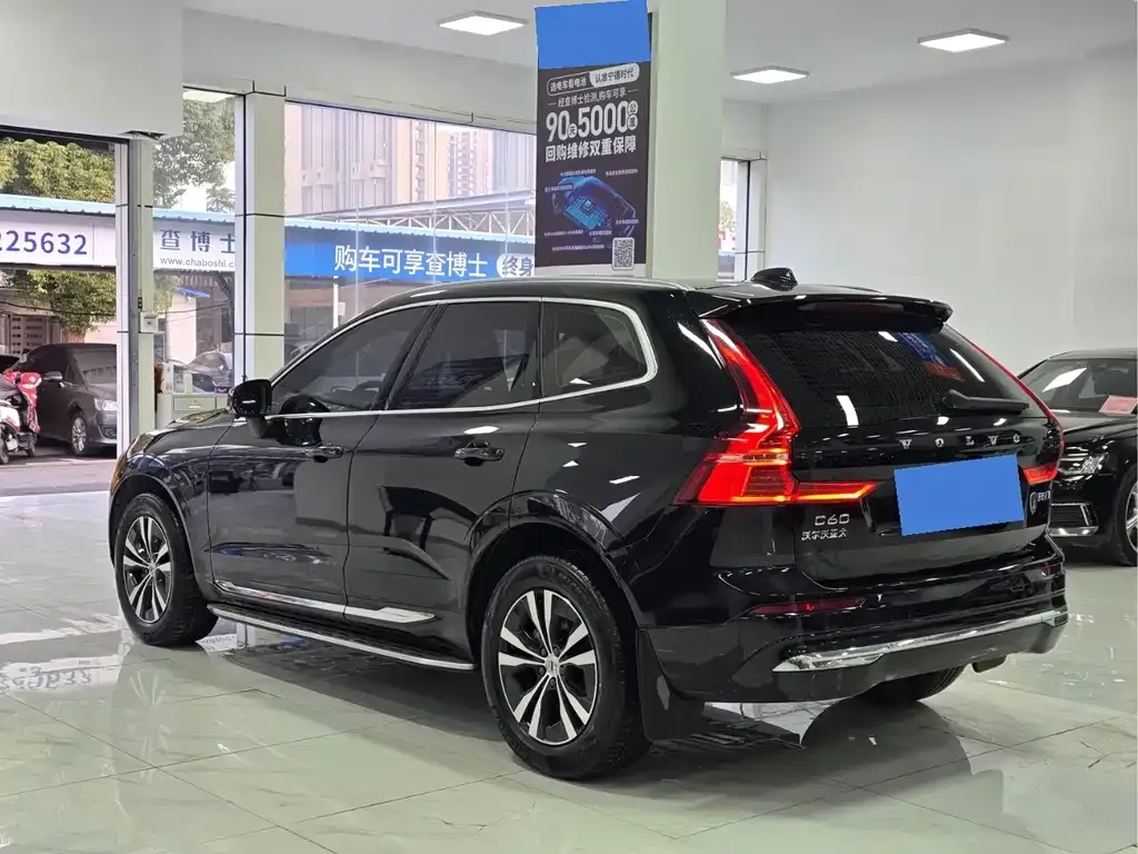 Volvo XC60 — фото 6