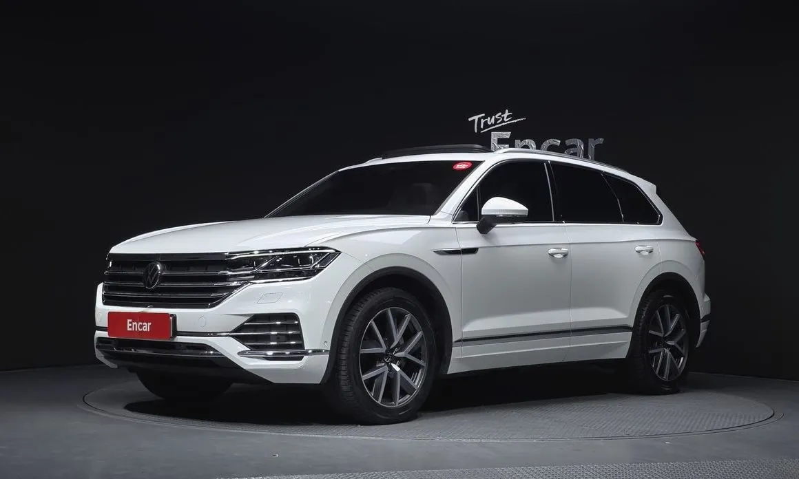 Volkswagen Touareg — фото 1