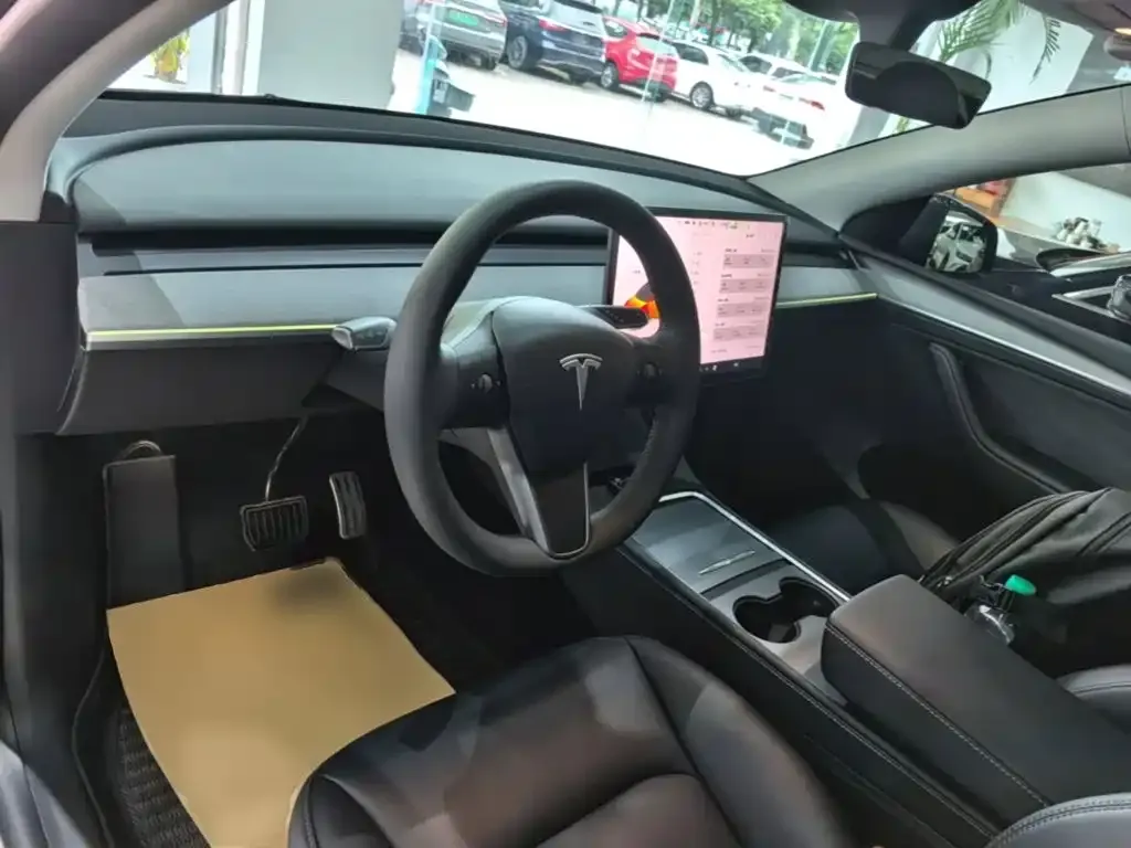 Tesla Model Y — фото 3