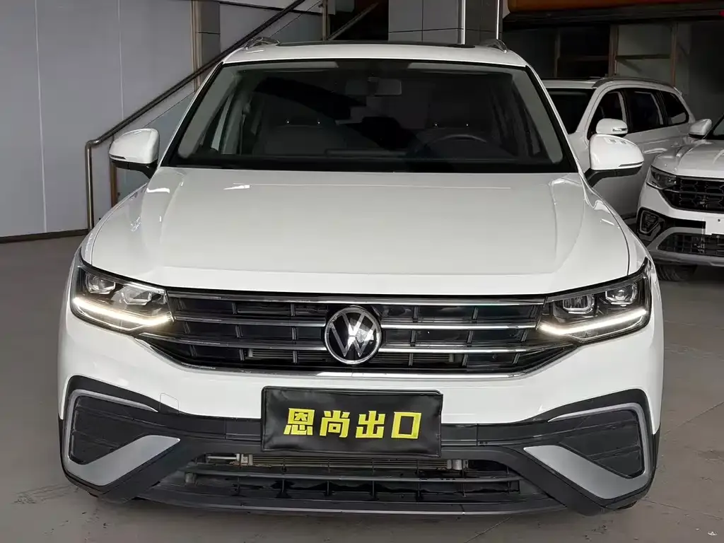 Volkswagen Tiguan L — фото 9