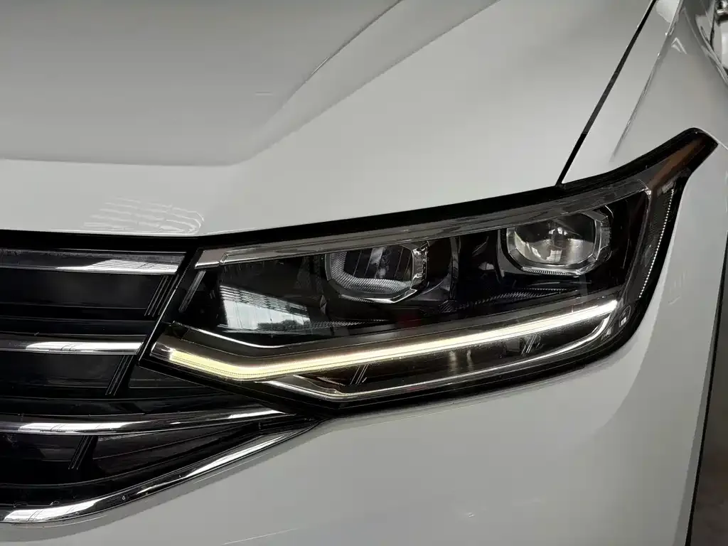 Volkswagen Tiguan L — фото 6