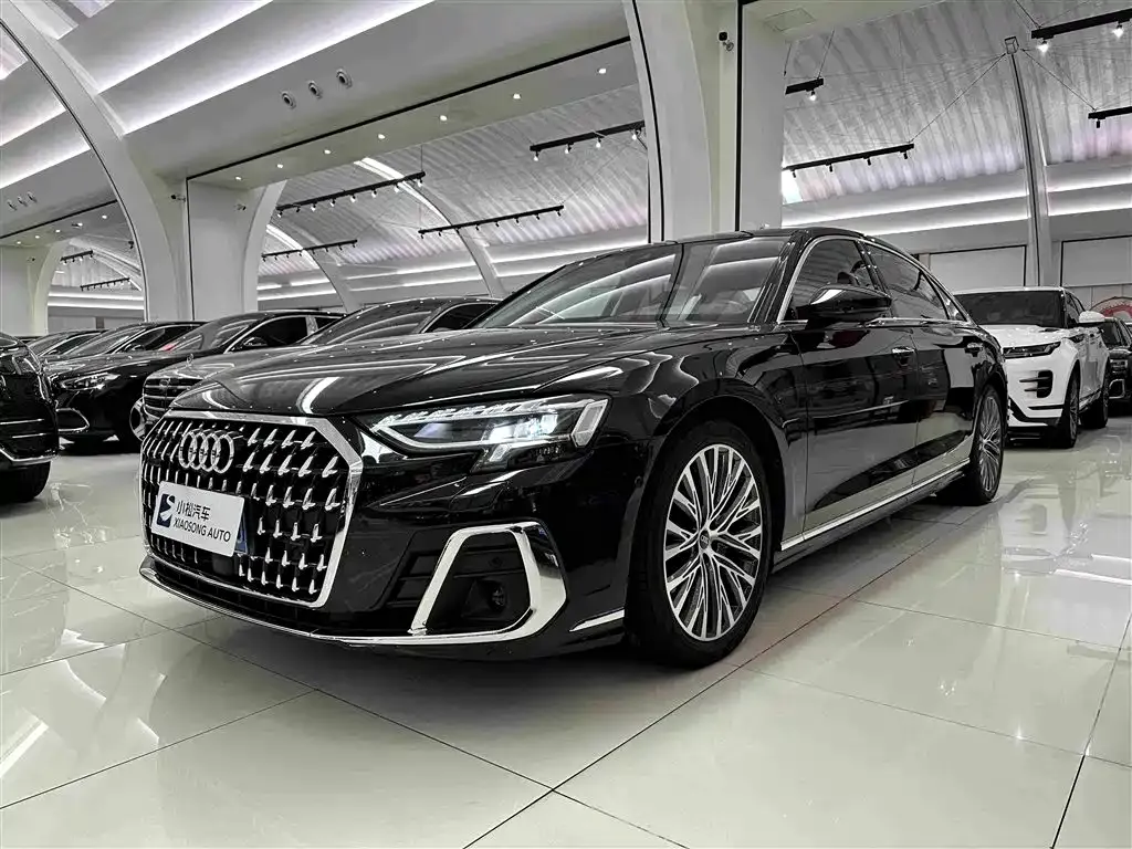 Audi A8 — фото 1