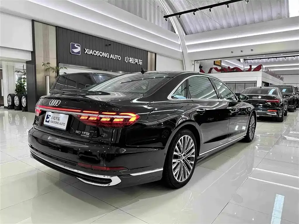 Audi A8 — фото 2