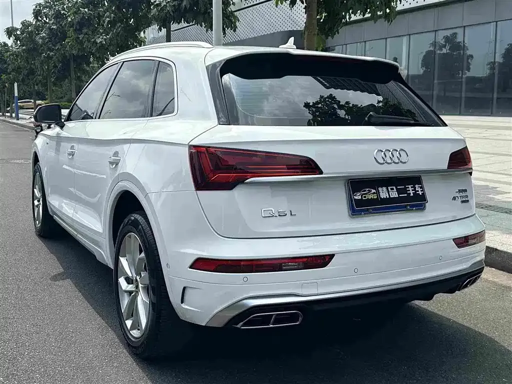 Audi Q5L — фото 9