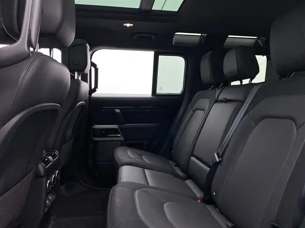Land Rover Defender — фото 10