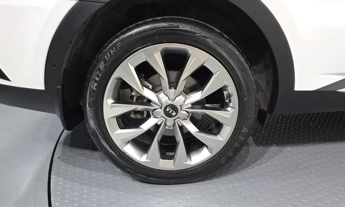 Kia Sorento — фото 9