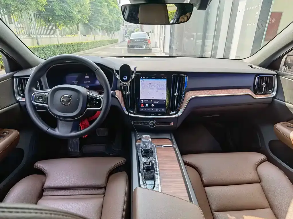 Volvo S60 — фото 10