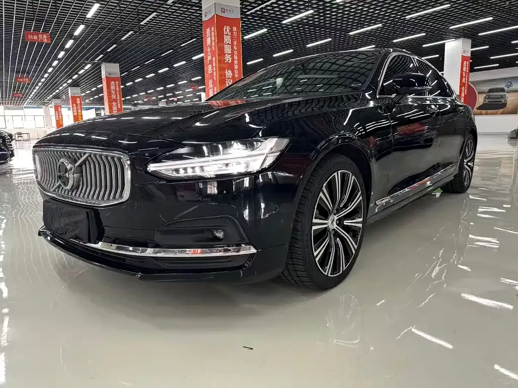 Volvo S90 — фото 1