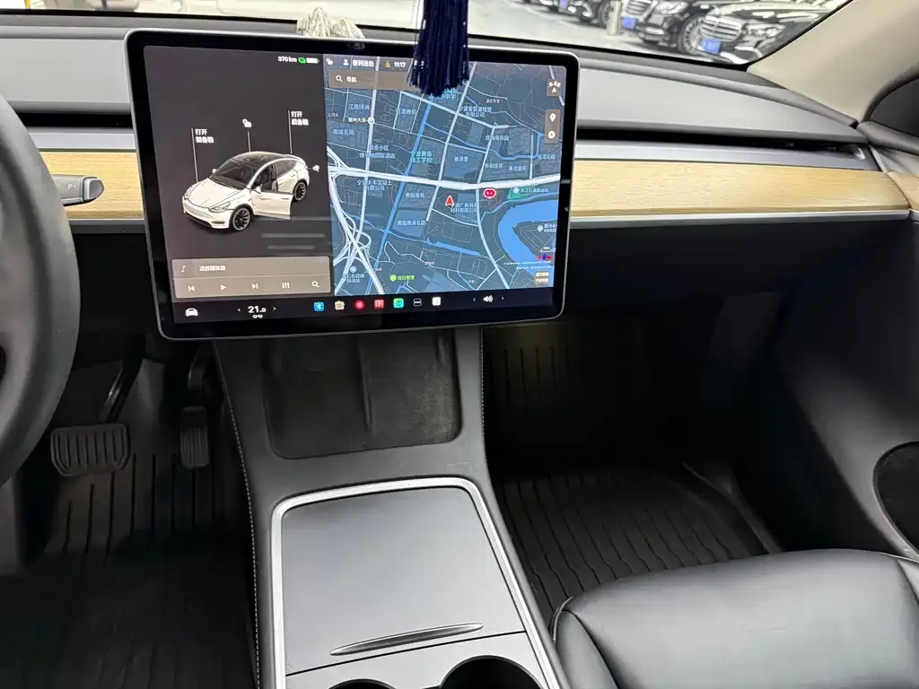 Tesla Model Y — фото 5