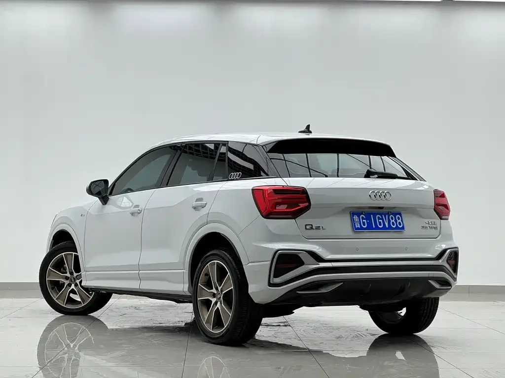 Audi Q2L — фото 9