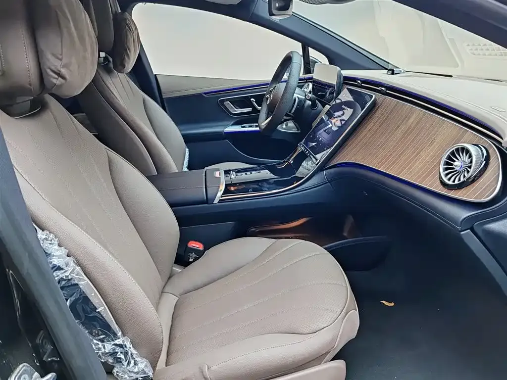 Mercedes-Benz EQE — фото 9