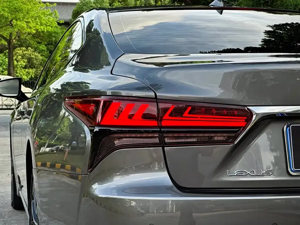 Lexus LS — фото 5