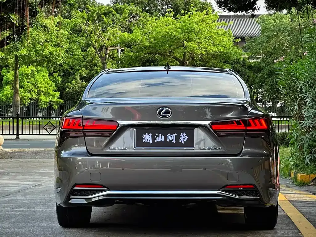 Lexus LS — фото 7