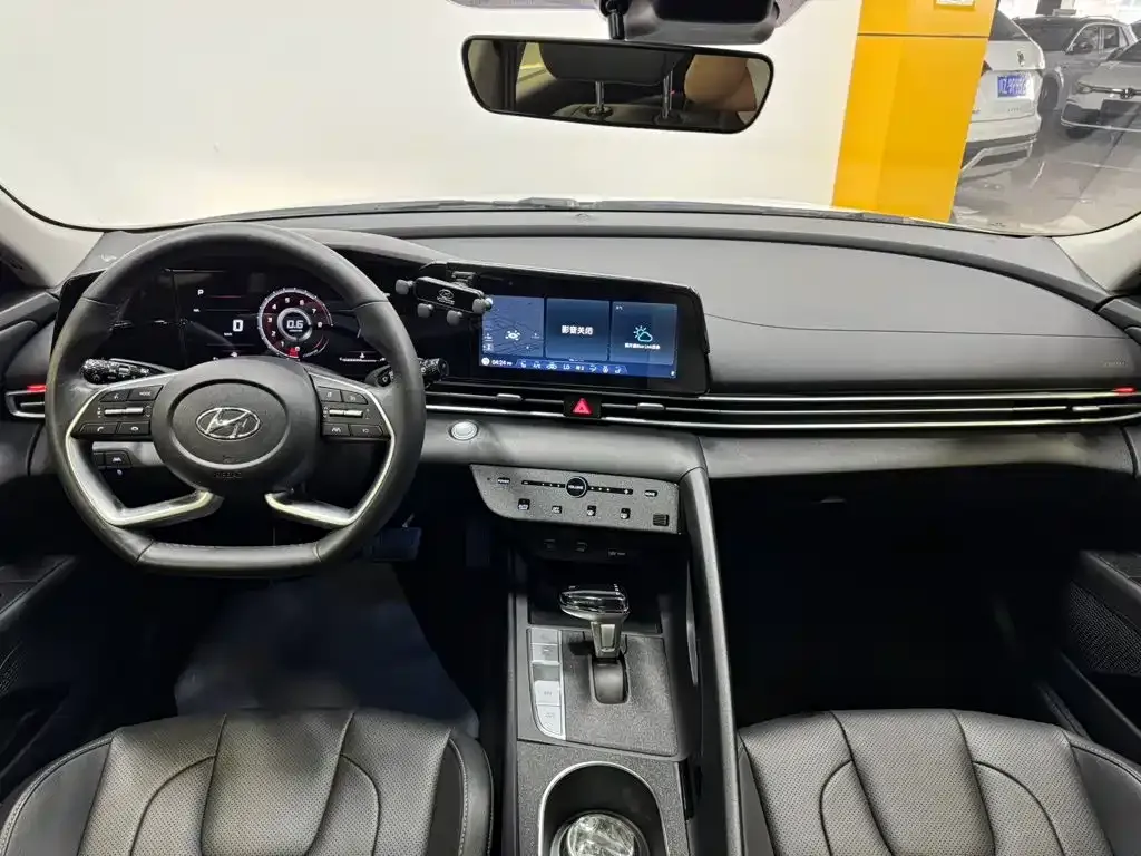 Hyundai Elantra — фото 10