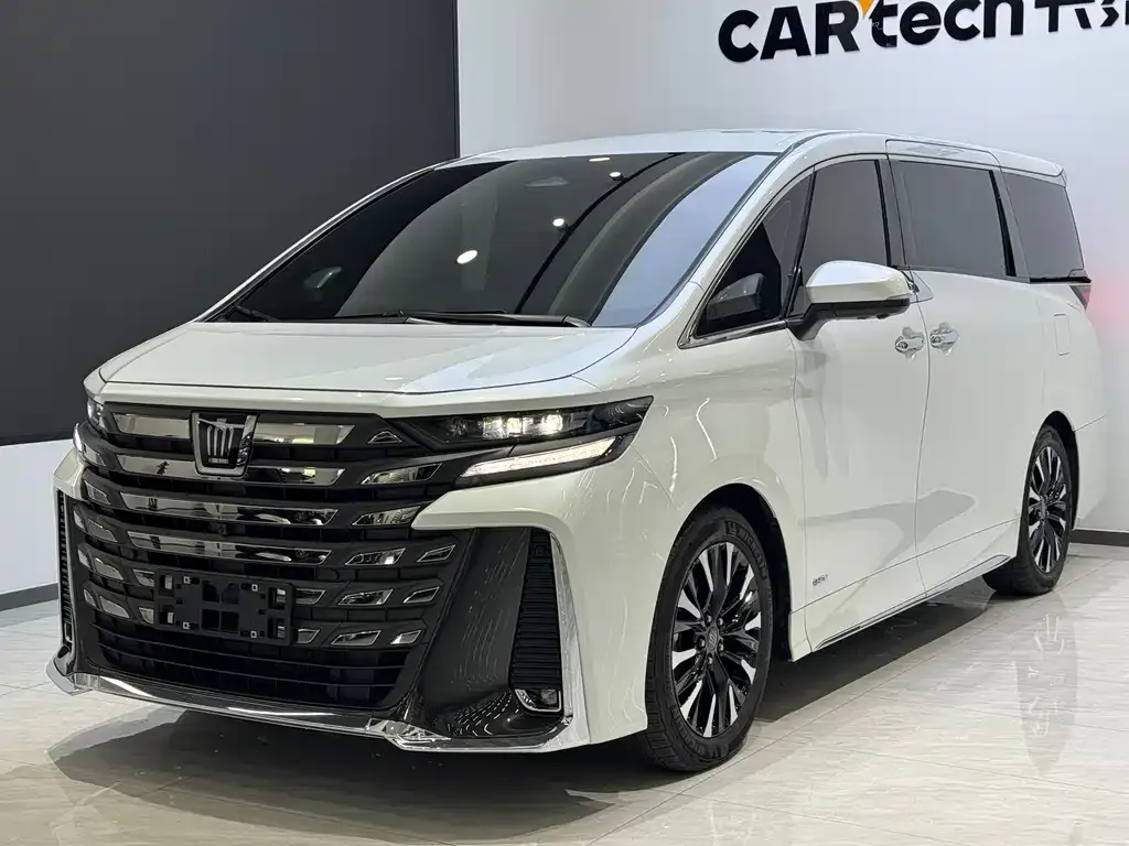 Toyota Vellfire — фото 1