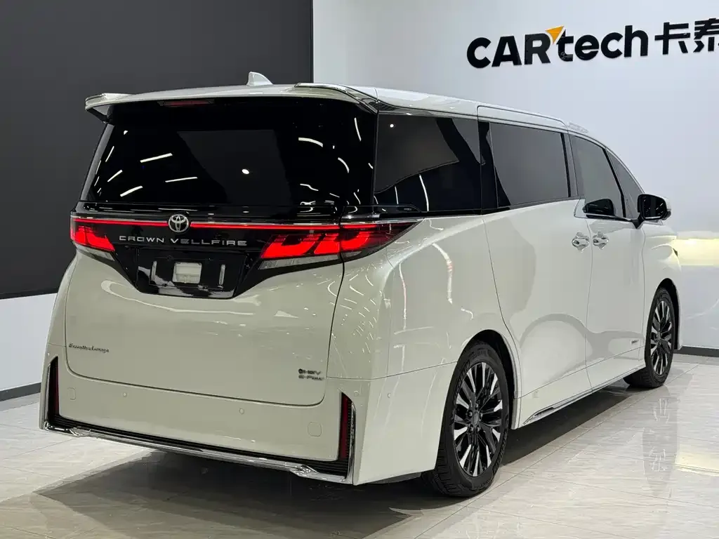 Toyota Vellfire — фото 3