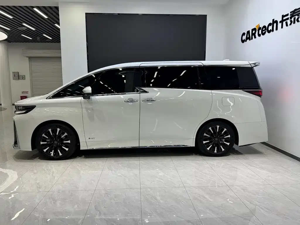 Toyota Vellfire — фото 5