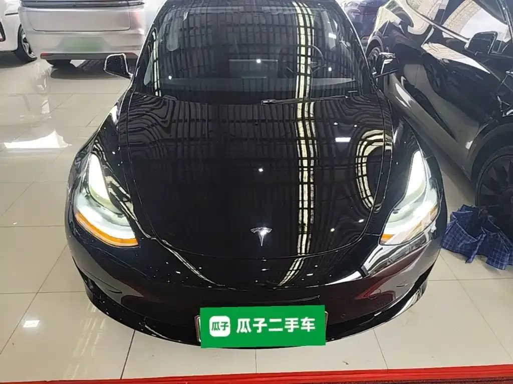 Tesla Model 3 — фото 1