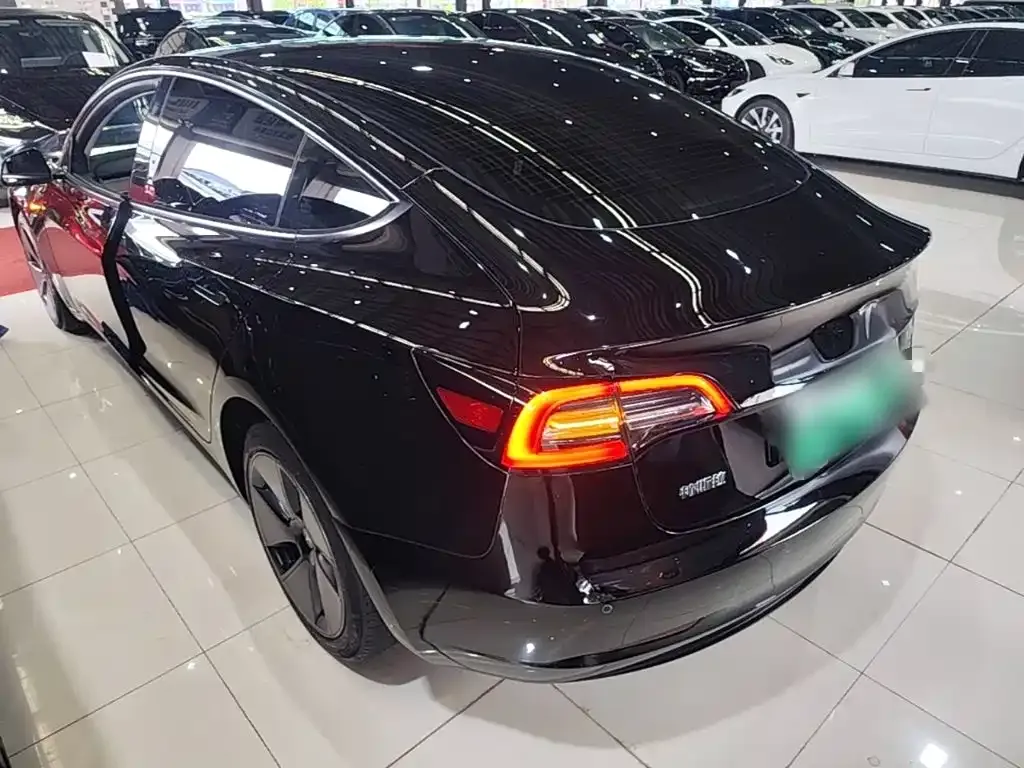 Tesla Model 3 — фото 10