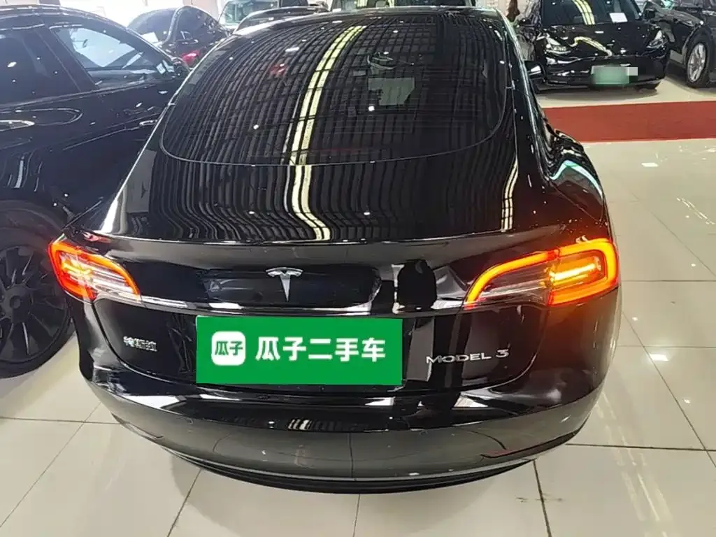 Tesla Model 3 — фото 4