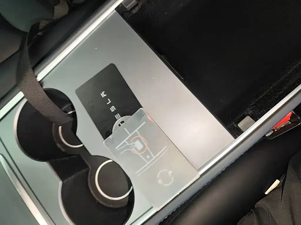 Tesla Model 3 — фото 3